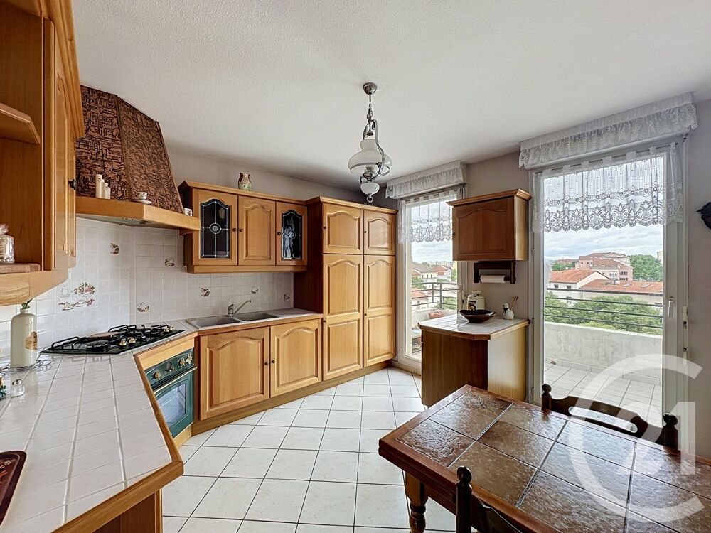 VENISSIEUX CENTRE JEAN MACE Bel appartement traversa....