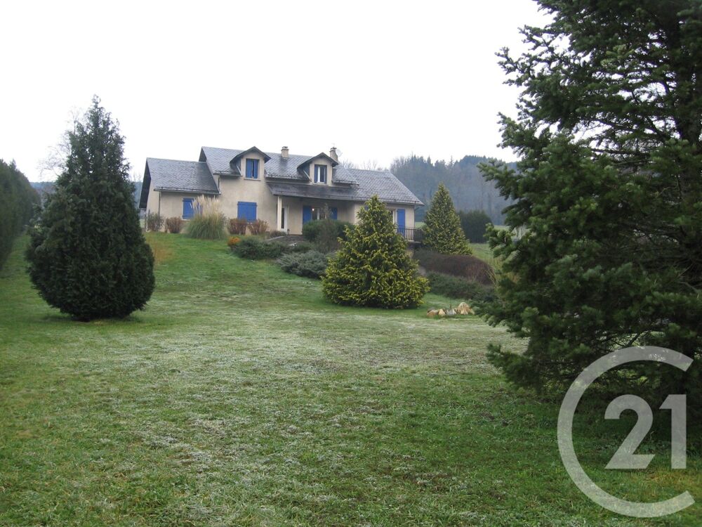 À Lacaune, découvrez une maison de 195m² offrant cinq ch....