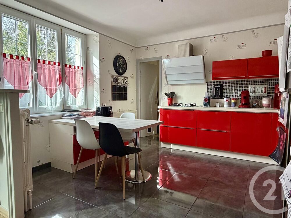 Nichée sur les hauteurs de Labruguière, cette maison de ....