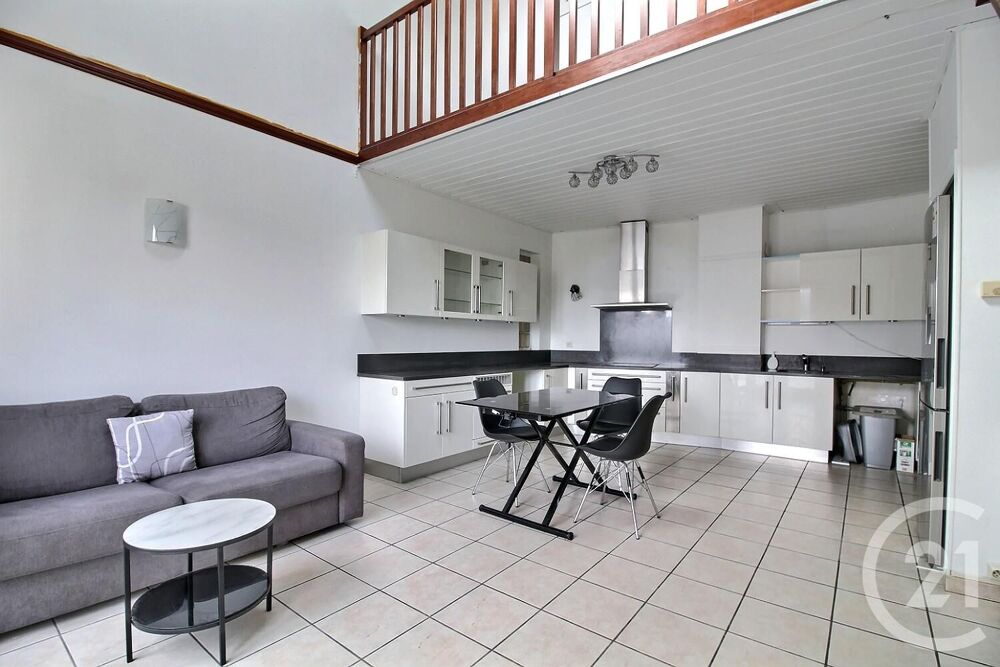 Superbe duplex idéalement situé en centre-ville de Châte....