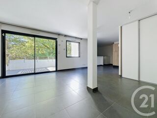  Appartement à louer 4 pièces 90 m²