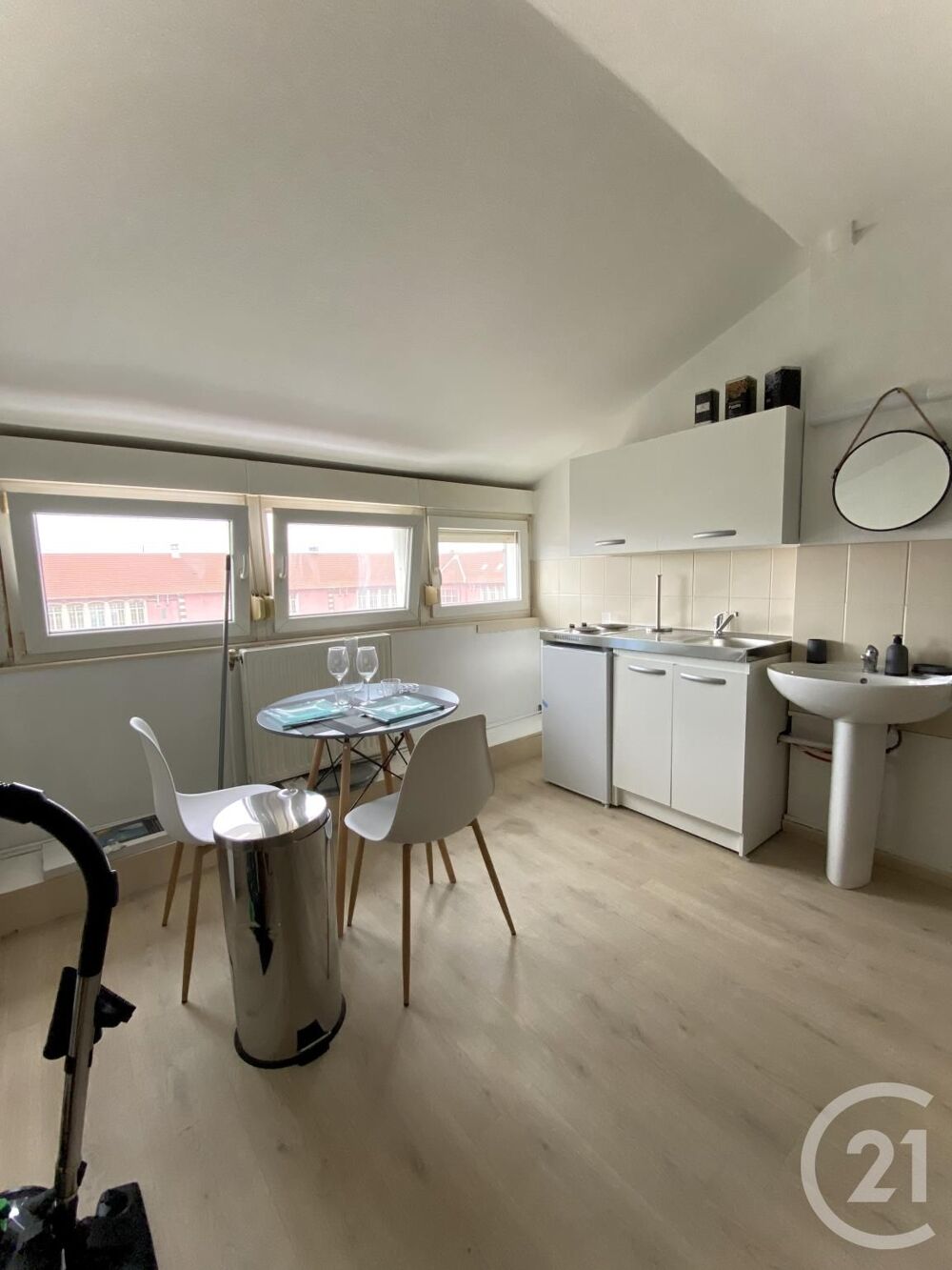 Century 21 Agence de la Gare vous propose à SOCHAUX au c....