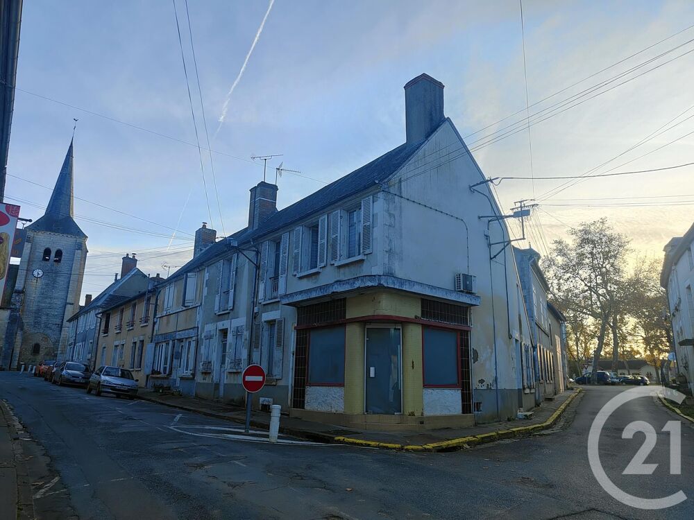 Dans le bourg d'HERRY, immeuble avec local commercial. <....