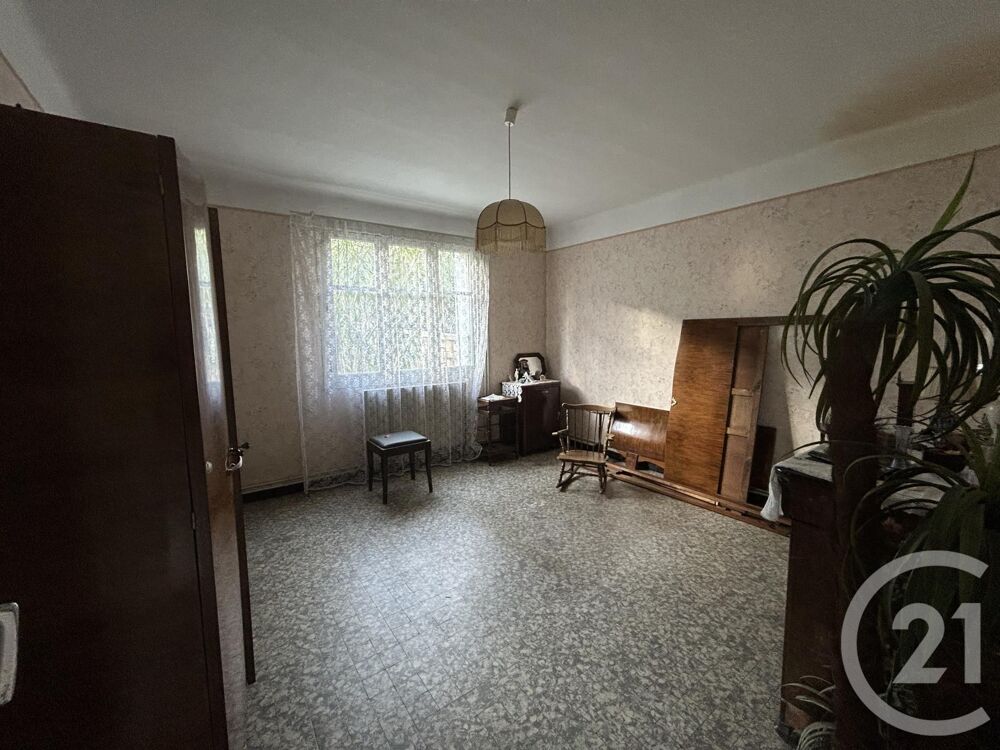 Maison des années 60 avec grand potentiel Située da....