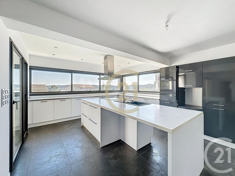 Proche Avignon **Villa moderne offrant de beaux volu....