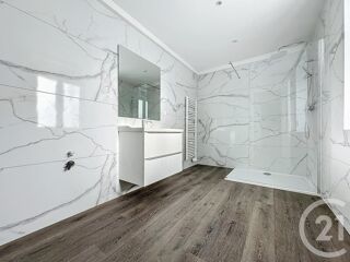  Appartement à louer 5 pièces 115 m²