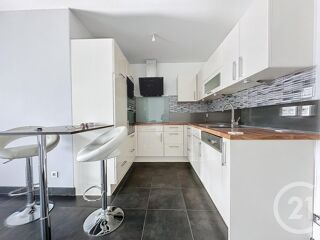  Appartement à louer 4 pièces 82 m²