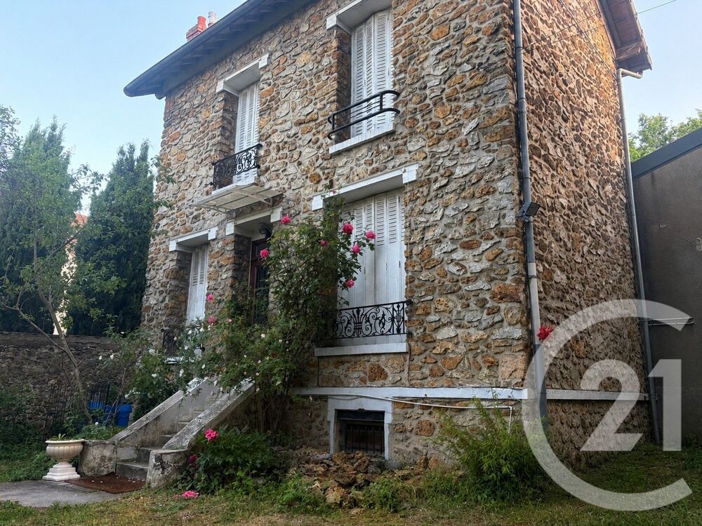 Située sur la commune d'Épinay-sur-Orge, cette maison d'....