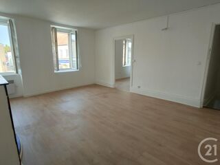  Appartement à louer 2 pièces 77 m²