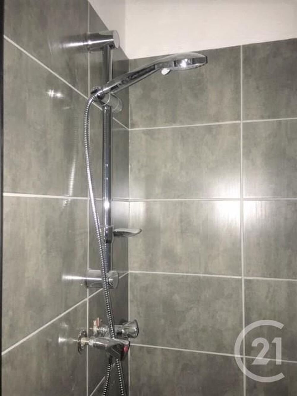 location Appartement - 2 pièce(s) - 37 m² Bagnols-sur-Cèze (30200)