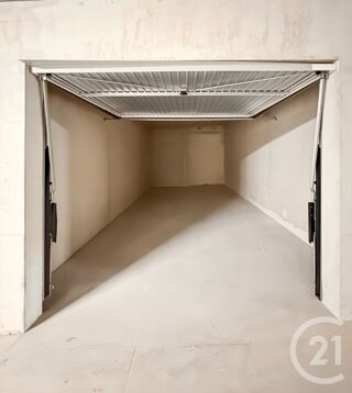  Parking / Garage à vendre 95 m²