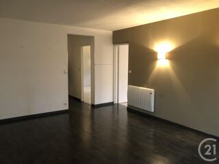  Appartement à louer 3 pièces 75 m²