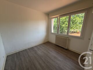  Appartement à louer 5 pièces 129 m²