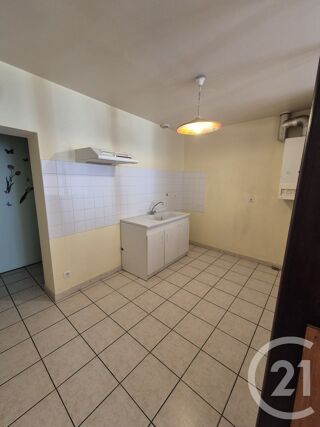  Appartement à louer 3 pièces 77 m²