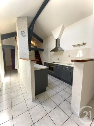  Appartement à louer 4 pièces 94 m²