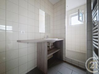  Appartement à louer 3 pièces 92 m²