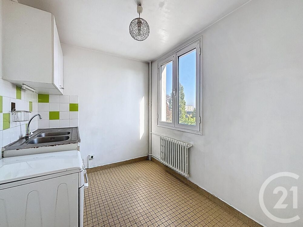 THIAIS. Centre-Ville. Studio avec parking et cave. Notre....