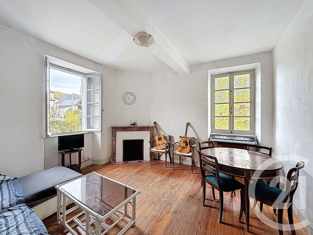Située dans le charmant centre de Moulis, cette maison d....