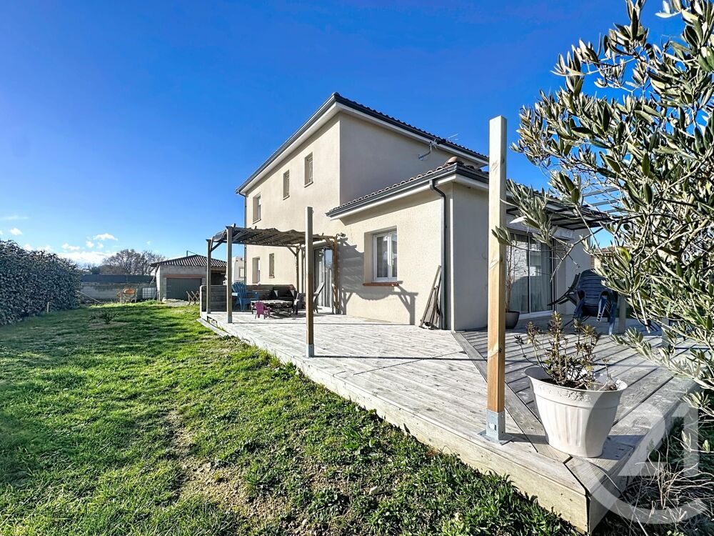 À La Tour-du-Crieu, cette maison de 5 pièces, construite....