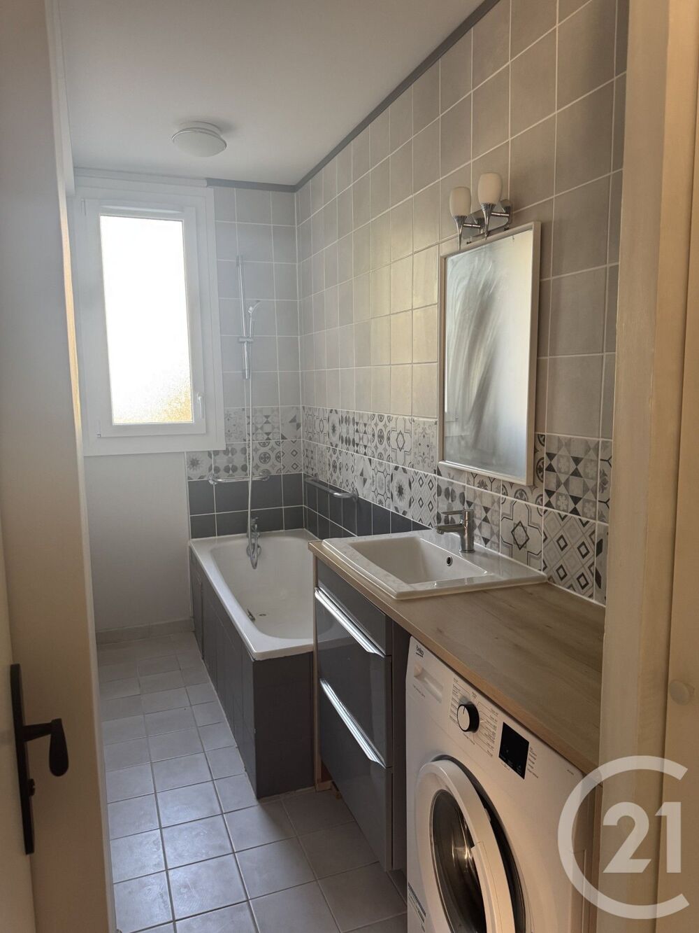 location Appartement - 2 pièce(s) - 60 m² Saint-Priest (69800)