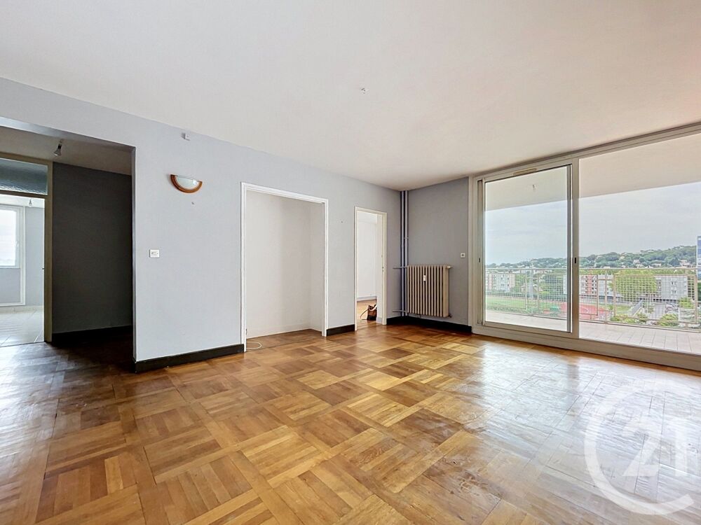 Venez découvrir ce bel appartement T4 spacieux et lumine....