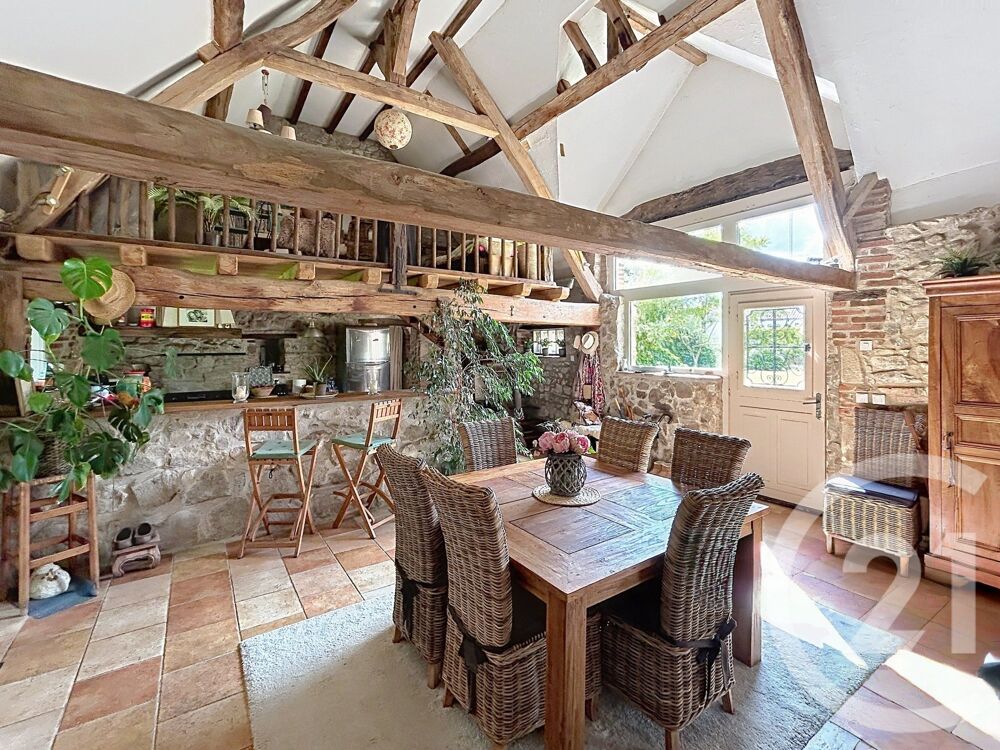LE THEIL - COUP DE COEUR - Maison en pierre composée, au....