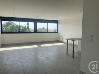  Appartement à louer 4 pièces 105 m²