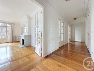  Appartement à vendre 8 pièces 240 m²