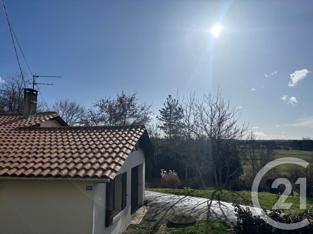 Nichée sur les hauteurs de Montpon sur une parcelle de 1....