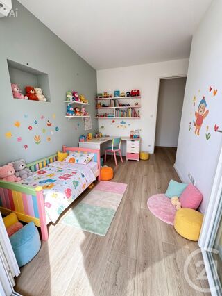  Appartement à louer 4 pièces 77 m²