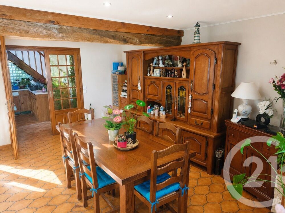 Au coeur de la Puisaye cette grande maison de famille vo....