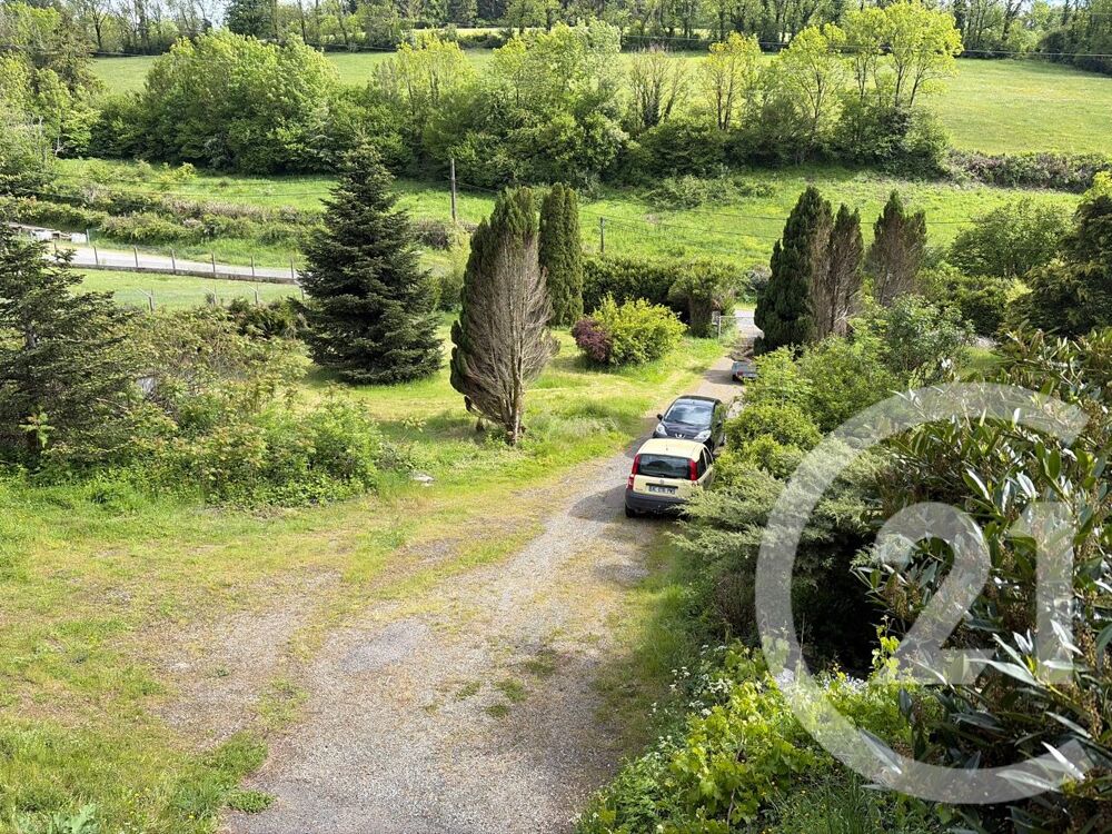 À Lacaune, découvrez une maison de 195m² offrant cinq ch....