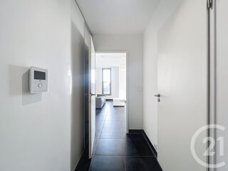  Appartement à louer 1 pièce 28 m²