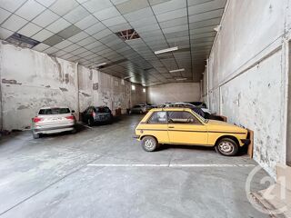  Parking / Garage à vendre 339 m²