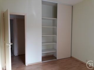  Appartement à louer 3 pièces 76 m²