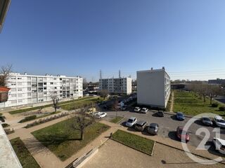 Appartement à louer 4 pièces 64 m²