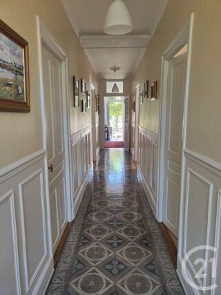  Maison  vendre 9 pices 310 m