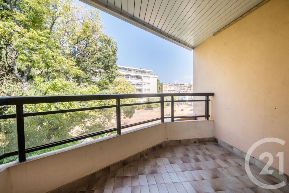 NICE CIMIEZ: secteur résidentiel au calme et à proximité....