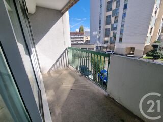  Appartement à louer 3 pièces 75 m²