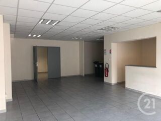  Appartement à louer 3 pièces 82 m²