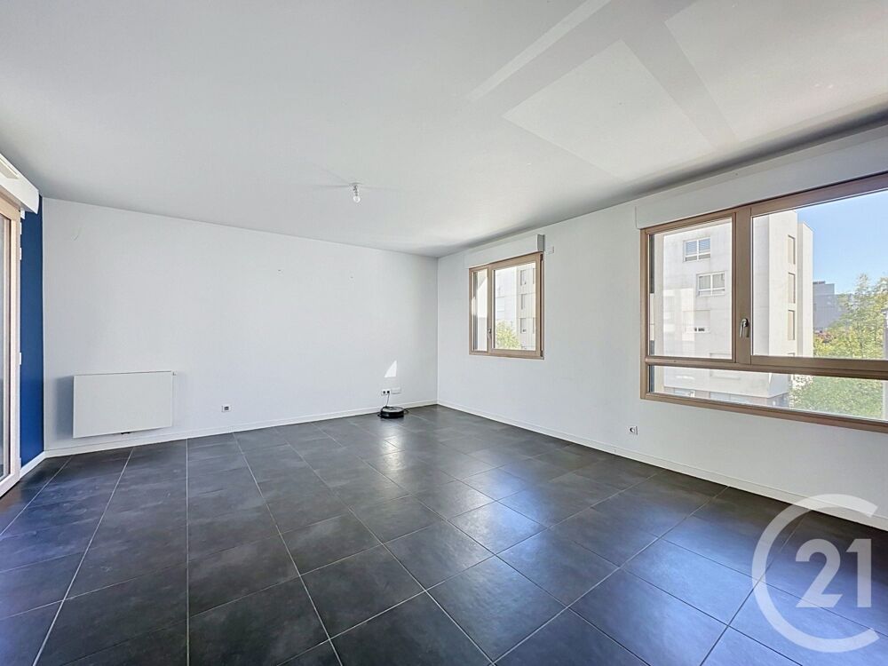 vente Appartement - 4 pièce(s) - 81 m² Saint-Priest (69800)