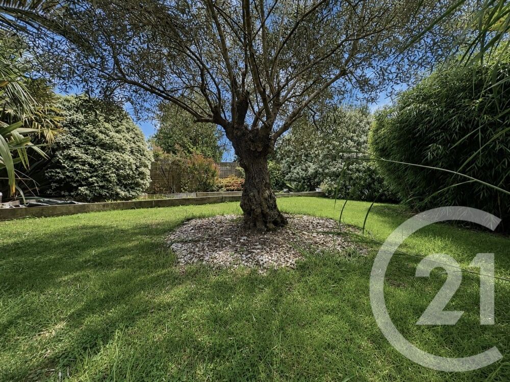 CENTURY 21 DUFEIL INVEST vous propose cette maison récen....