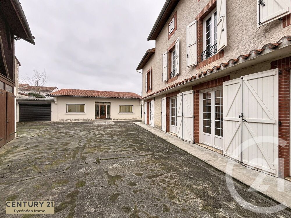 « L'ENSEMBLE IMMOBILIER » À Labarthe-de-Rivière....