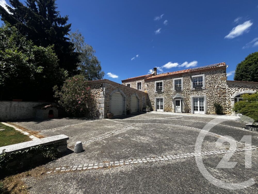 Nichée au c½ur d'un petit village agréable, cette maison....
