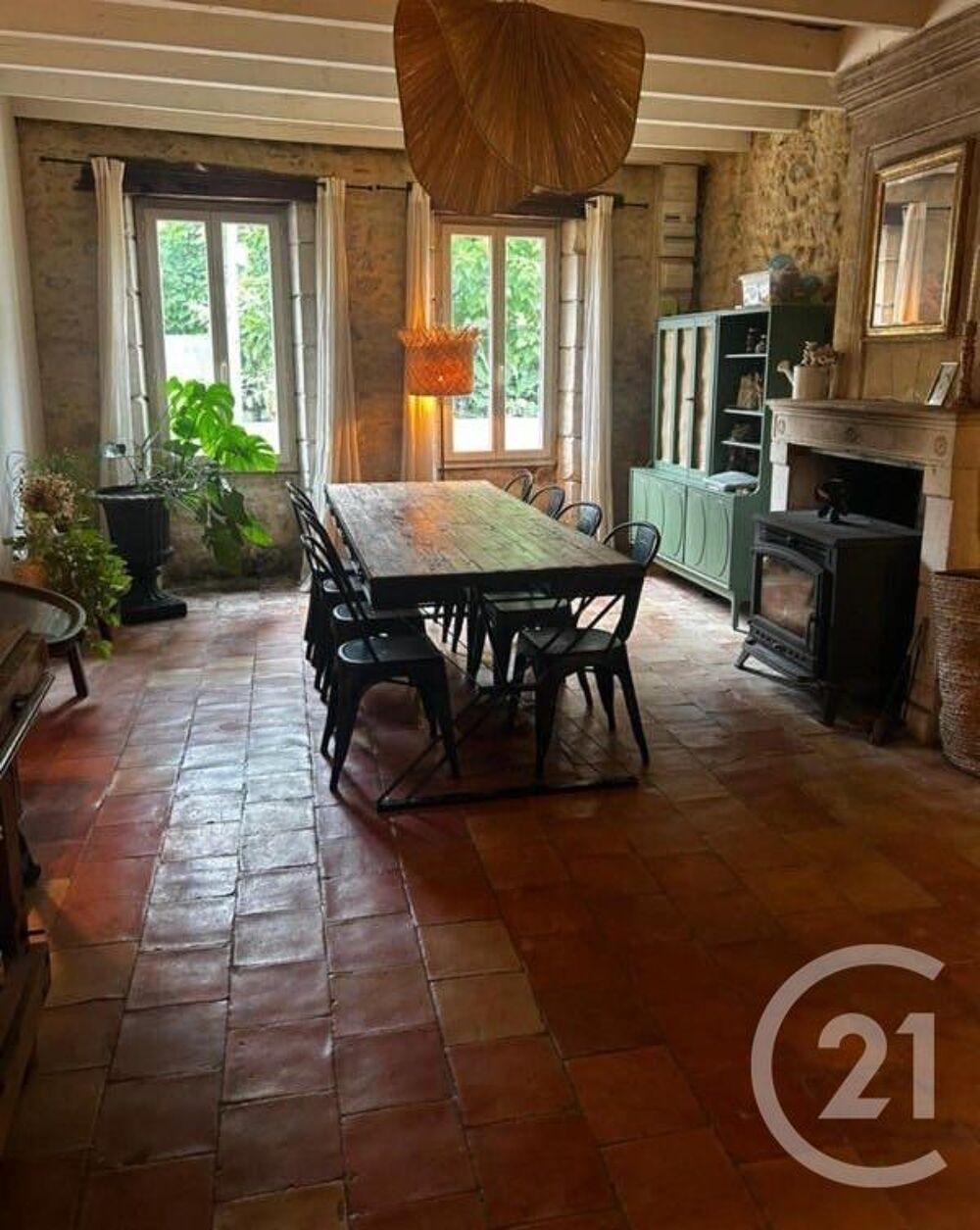 Découvrez cette magnifique maison alliant le charme de l....