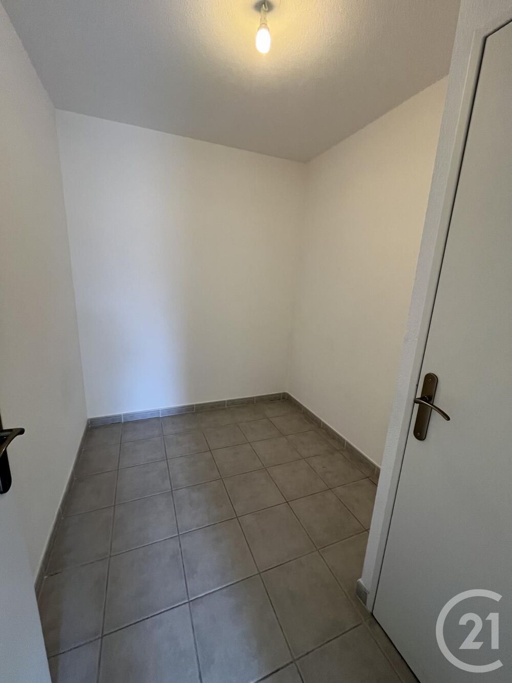 location Appartement - 4 pièce(s) - 96 m² Châteaurenard (13160)