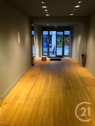  Appartement à louer 8 pièces 100 m²