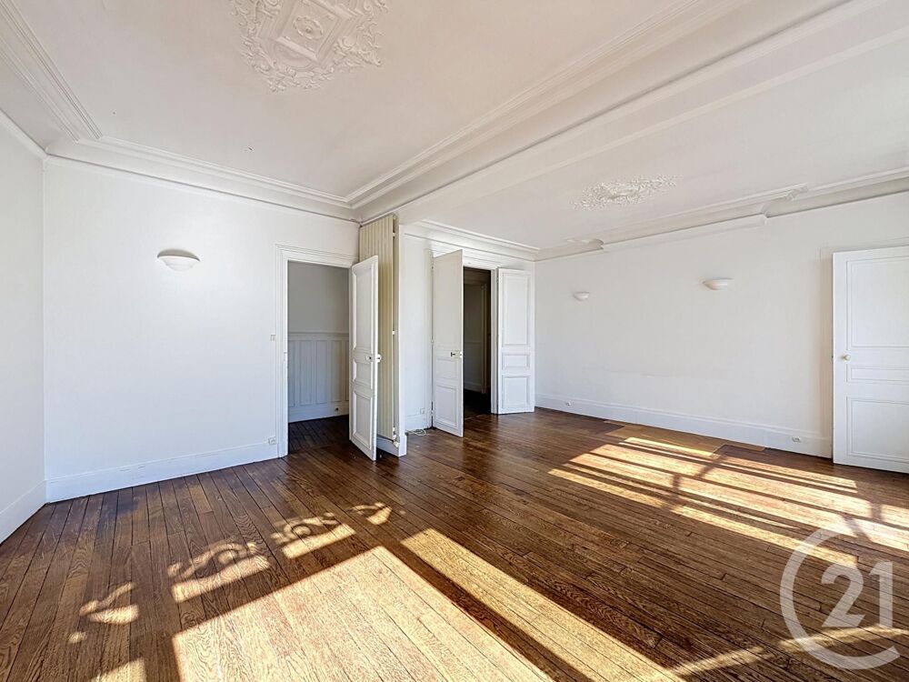 EXCLUSIVITE Idéalement situé en plein centre-ville, ce m....