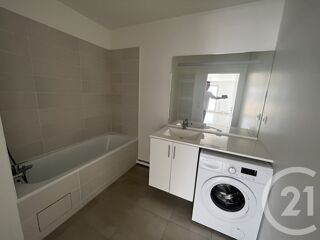  Appartement à louer 3 pièces 65 m²