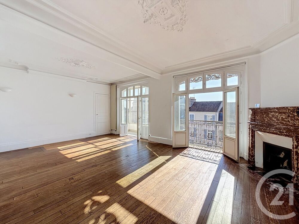 EXCLUSIVITE Idéalement situé en plein centre-ville, ce m....
